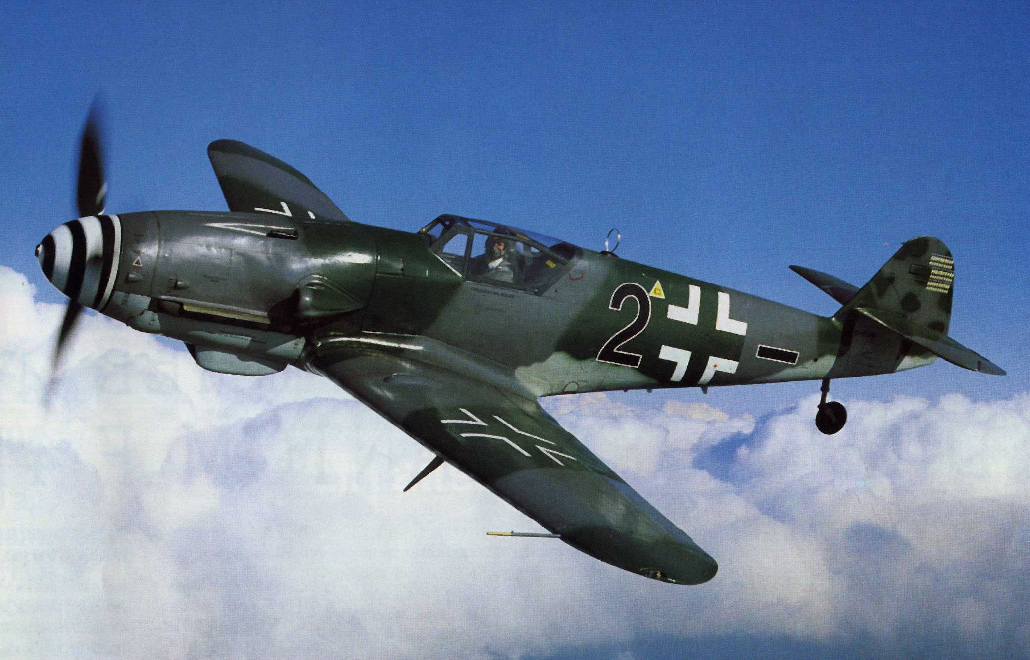 Me109G10-II.5.Unknown-Unit-Black(2+-)-[Restored]-In-Flight-23df-s.jpg (246K)